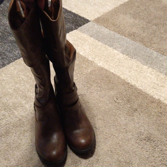 SOLD*** SM New York Brown NWOT boot size 9.5 wide - Picture 3 of 8